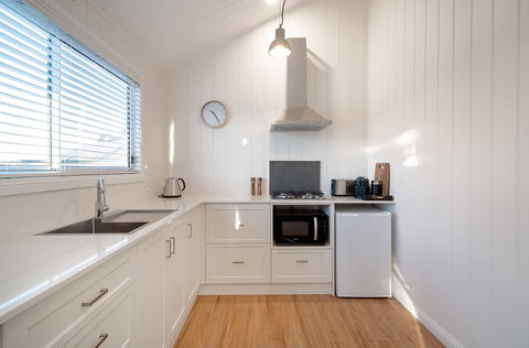 Tallagandra Hill Winery Accommodation - Hotel NSW 2