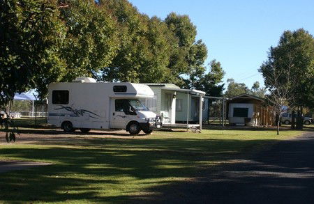 Bingara Caravan Park - Hotel NSW 3