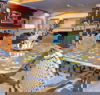 Chrissie's Dongara - Hotel NSW