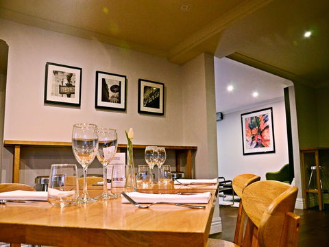 The Waverley International Hotel - Hotel NSW 2