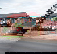 Crescent Motel