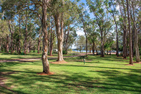 Diamond Waters Caravan Park - Hotel NSW 1
