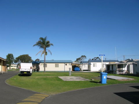 Lake Windemere Caravan Park - Hotel NSW 1