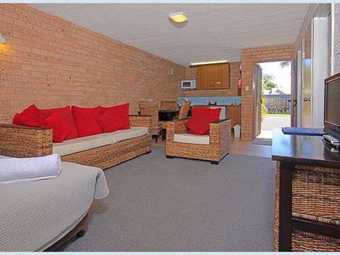 The Lodge Broulee - Hotel NSW 2