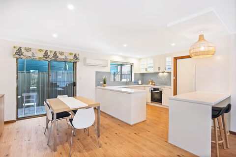 4/11 Cornhill Road - Hotel NSW 1