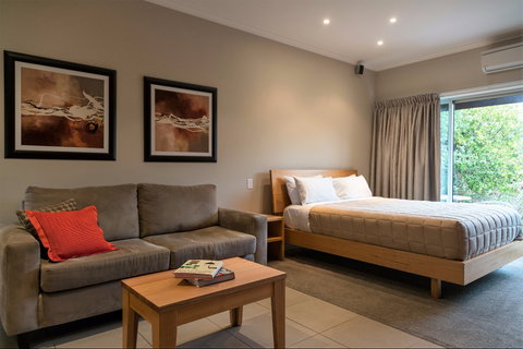 A MUSt @ Coonawarra - Hotel NSW 2