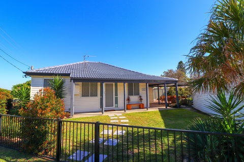 Beachside Cottage At Blacksmiths - Hotel NSW 0