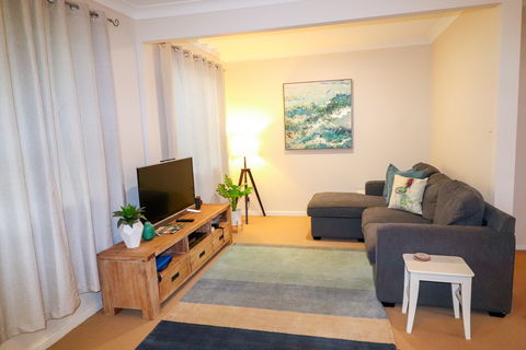 Beachside Cottage At Blacksmiths - Hotel NSW 1