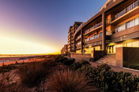 Oaks Glenelg Plaza Pier Suites - Hotel NSW 0