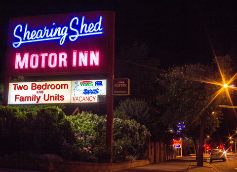 Shearing Shed Motor Inn - Open - Hotel NSW 2