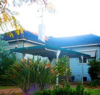 Straw Houses - Hotel NSW