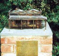 Sculpture Of Beetaloo Reservoir Hotel - Hotel NSW
