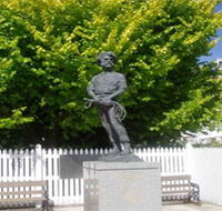 Alexander Cameron Statue - Hotel NSW
