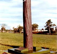 The Flood Memorial or The Stump - Hotel NSW