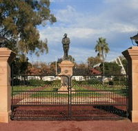 Dalby War Memorial and Gates - Hotel NSW