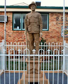 Soldier Statue Memorial, Chinchilla - Hotel NSW 0