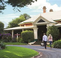 Historical Walk Through Russell Street - Hotel NSW