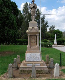 Boer War Memorial And Park, Allora - Hotel NSW 1