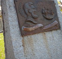 Thunderbolt's Statue and Constable Walker Memorial - Hotel NSW