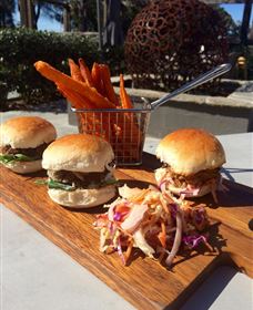 Hollydene Estate Wines And Vines Restaurant - Hotel NSW 4