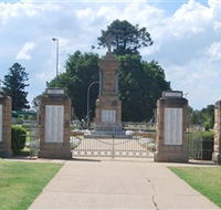 Warwick War Memorial and Gates - Hotel NSW
