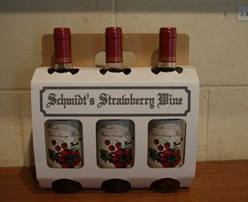 Schmidts Strawberry Winery - Hotel NSW 4