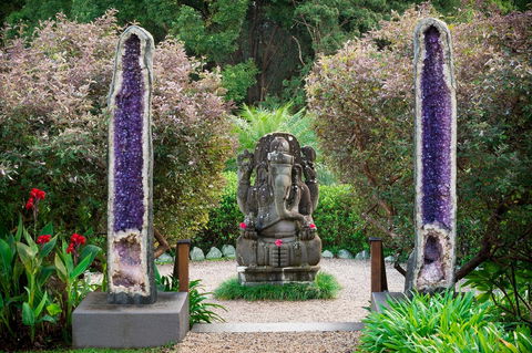 Crystal Castle & Shambhala Gardens - Hotel NSW 3