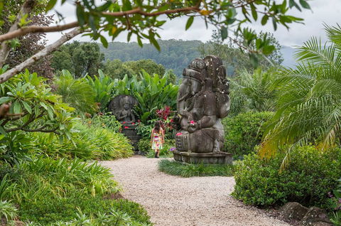 Crystal Castle & Shambhala Gardens - Hotel NSW 4