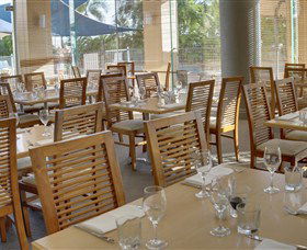 Finz Restaurant And Bar - Hotel NSW 2