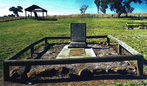 Yuranighs Aboriginal Grave Historic Site - Hotel NSW 0