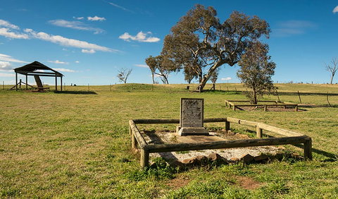 Yuranighs Aboriginal Grave Historic Site - Hotel NSW 1