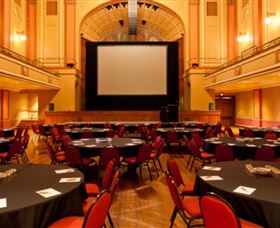 Newcastle City Hall - Hotel NSW 1