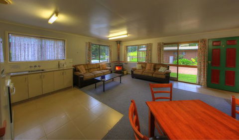 Bunya Mountains Getaway Accommodation - Hotel NSW 0