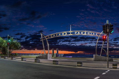 Luxury Brisbane Airport Transfers To And From Surfers Paradise For Up To 11 Per - Hotel NSW 1