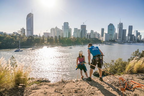 Abseiling The Kangaroo Point Cliffs In Brisbane - Hotel NSW 4