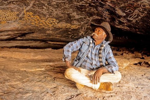 Cave Hill Aboriginal Cultural Experience From Ayers Rock - Hotel NSW 1