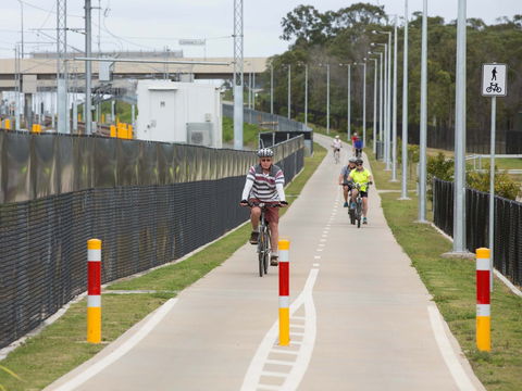 Petrie To Kippa-Ring Shared Pathway - Hotel NSW 1