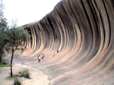 Wave Rock - Hotel NSW 2