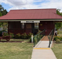 Beta Hut and Railway Memorabilia - Hotel NSW