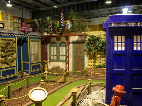 Unreal Mini Golf - Hotel NSW 0
