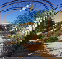Anglican Community Cafe Limestone Art Gallery  Cornish Garden - Hotel NSW