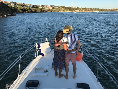 Cruising The  Swan River In At Sunset With Boutique Cruise - Hotel NSW 2