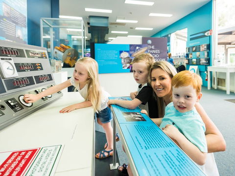 CSIRO Parkes Radio Telescope Visitor Centre - Hotel NSW 1
