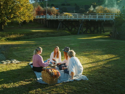 Kurt Fearnly Park - Hotel NSW 0