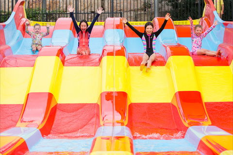 Raging Waters Sydney - Hotel NSW 1