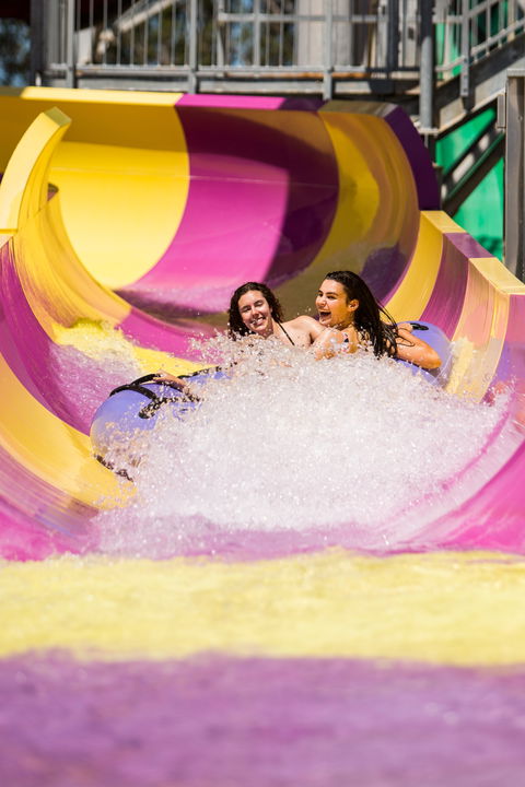 Raging Waters Sydney - Hotel NSW 2