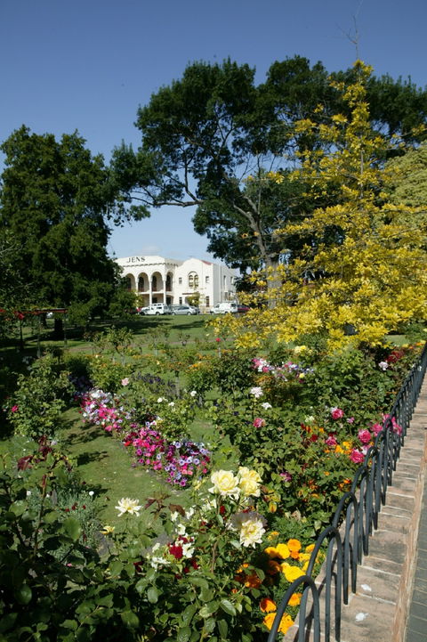Cave Garden - Hotel NSW 1