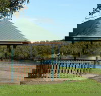 Scotts Point Way to Riverside Park trail - Hotel NSW