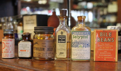 Old Pharmacy Museum  Childers - Hotel NSW 1