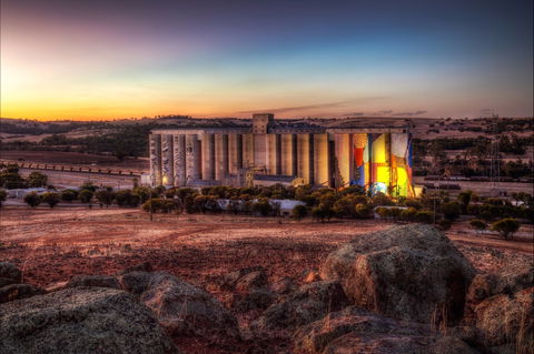 PUBLIC Silo Trail: Northam - Hotel NSW 2
